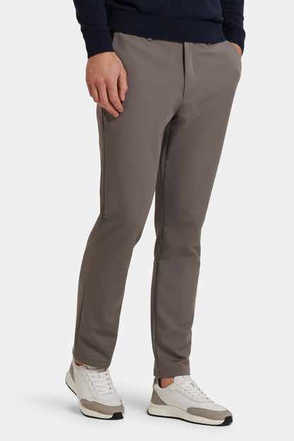 THE TECH PANTS LOOK SHARP