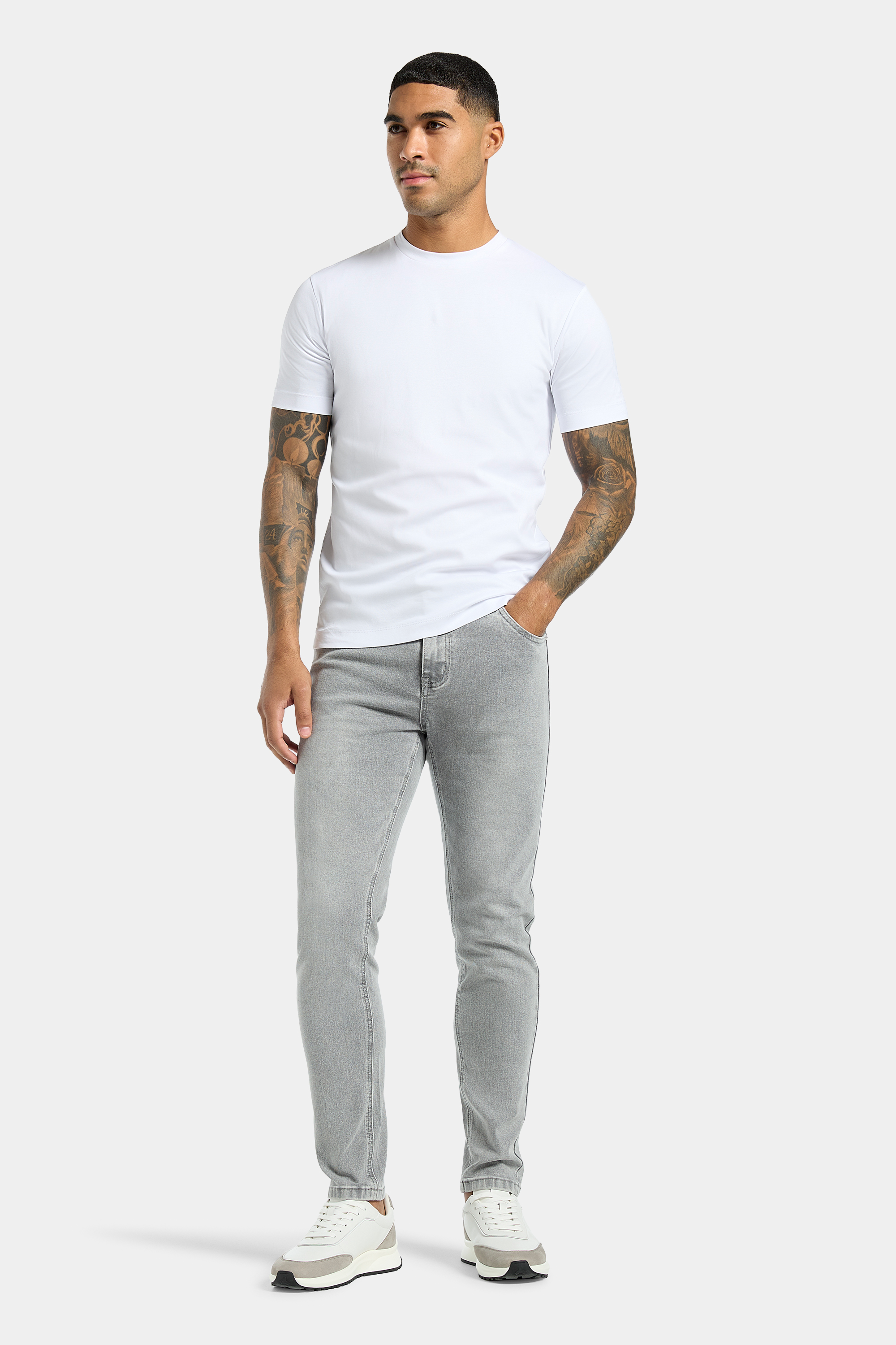 THE MATTEO SLIM JEANS